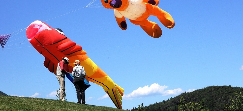 Aquiloni e arte eolica in val di Non: arriva il festival internazionale sul lago di S